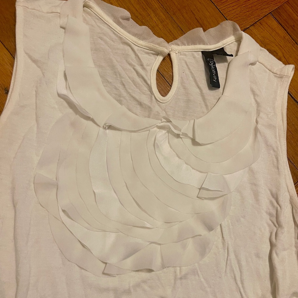 White Dressy Professional Sleeveless Blouse. Size small. Relativity brand.